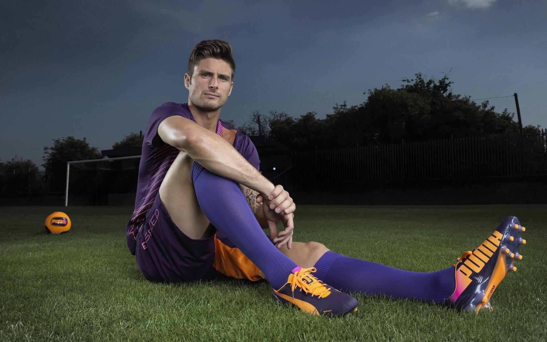 天下足球年度失意阵容引热议，维尔茨、伊萨克与罗德里戈的遗憾赛季